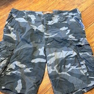 Men’s army gray cargo shorts